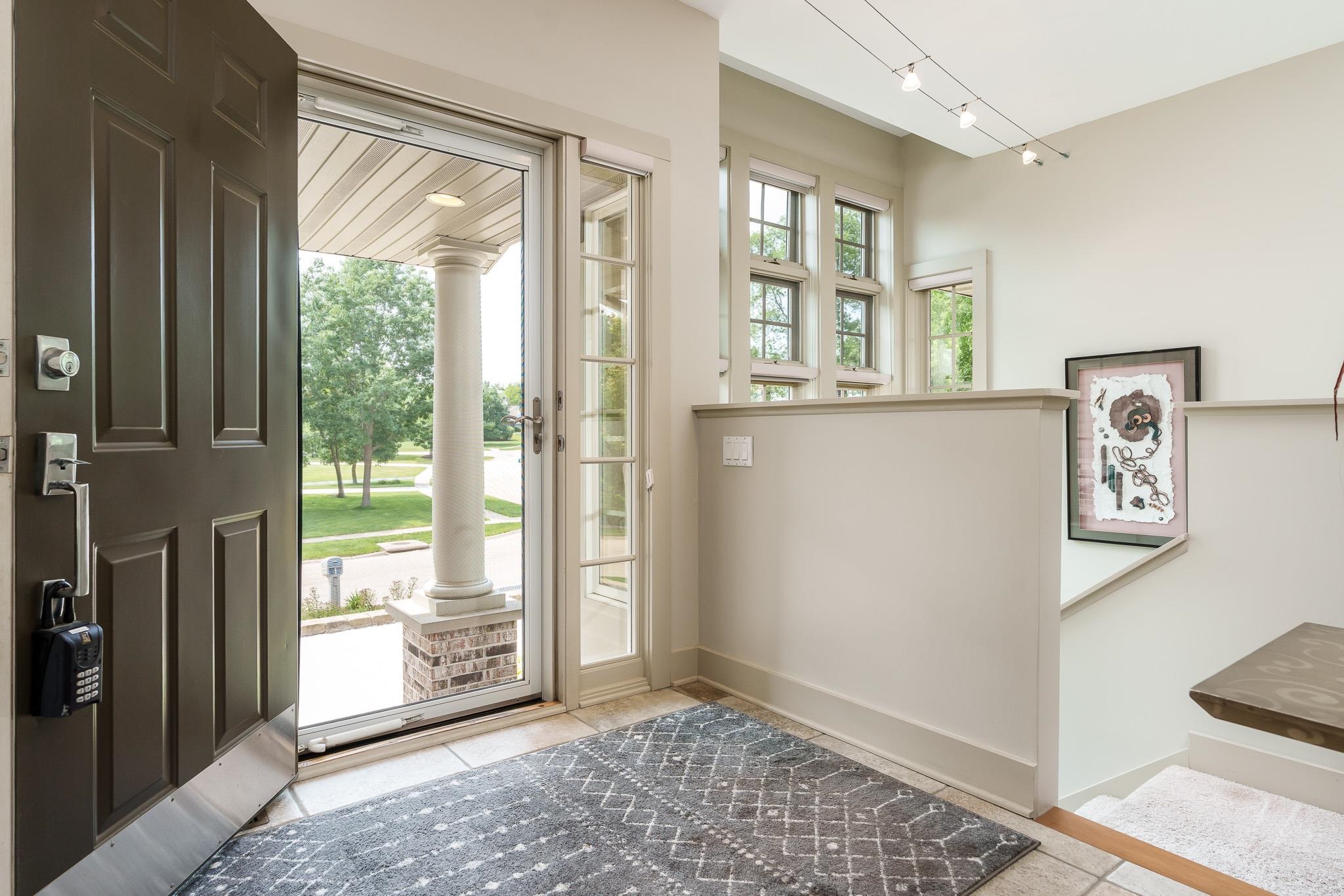 Rockford, Illinois 61108, United States, 3 Bedrooms Bedrooms, ,3 BathroomsBathrooms,Residential,Pending,208375