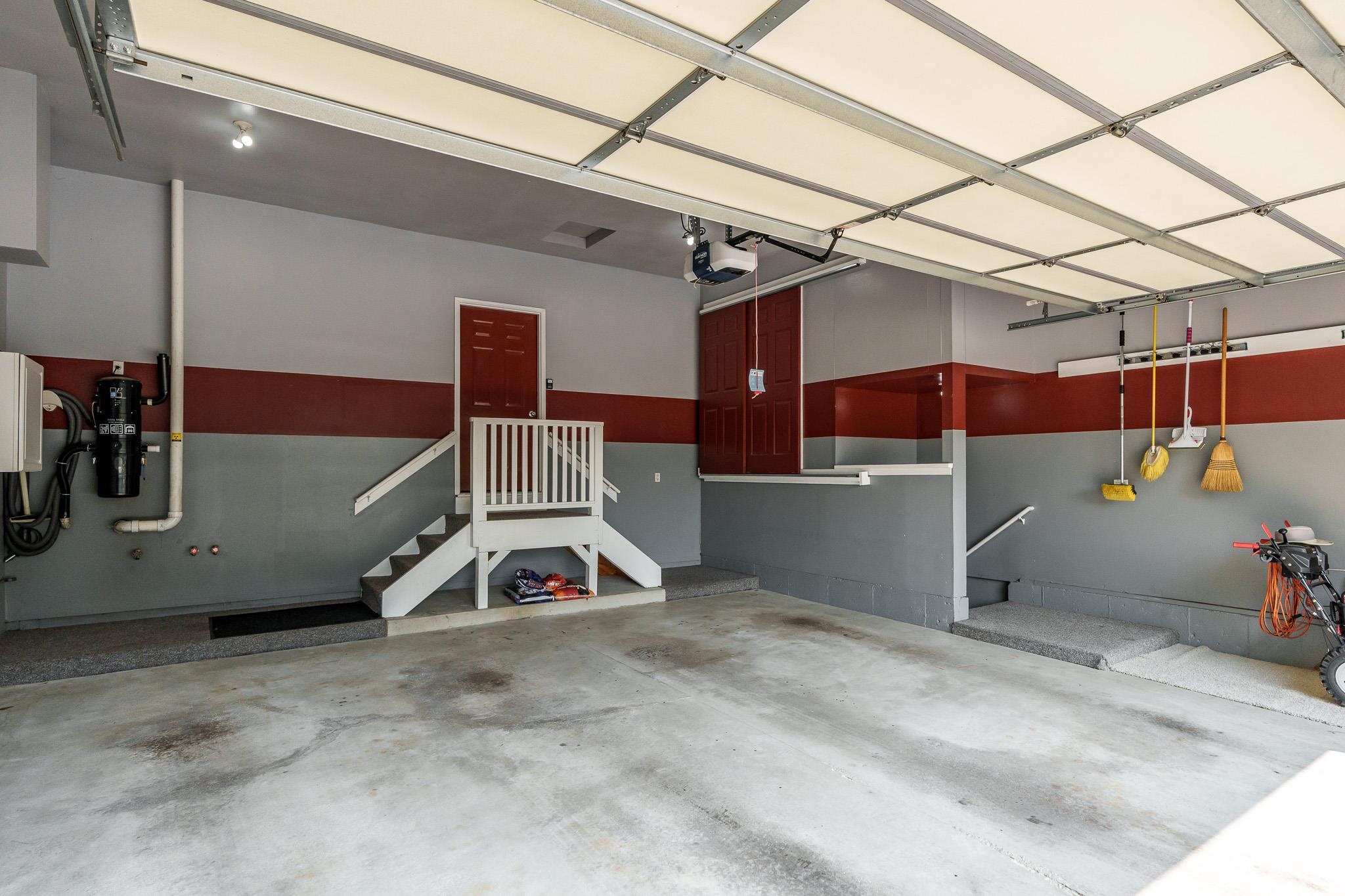 Rockford, Illinois 61108, United States, 3 Bedrooms Bedrooms, ,3 BathroomsBathrooms,Residential,Pending,208375