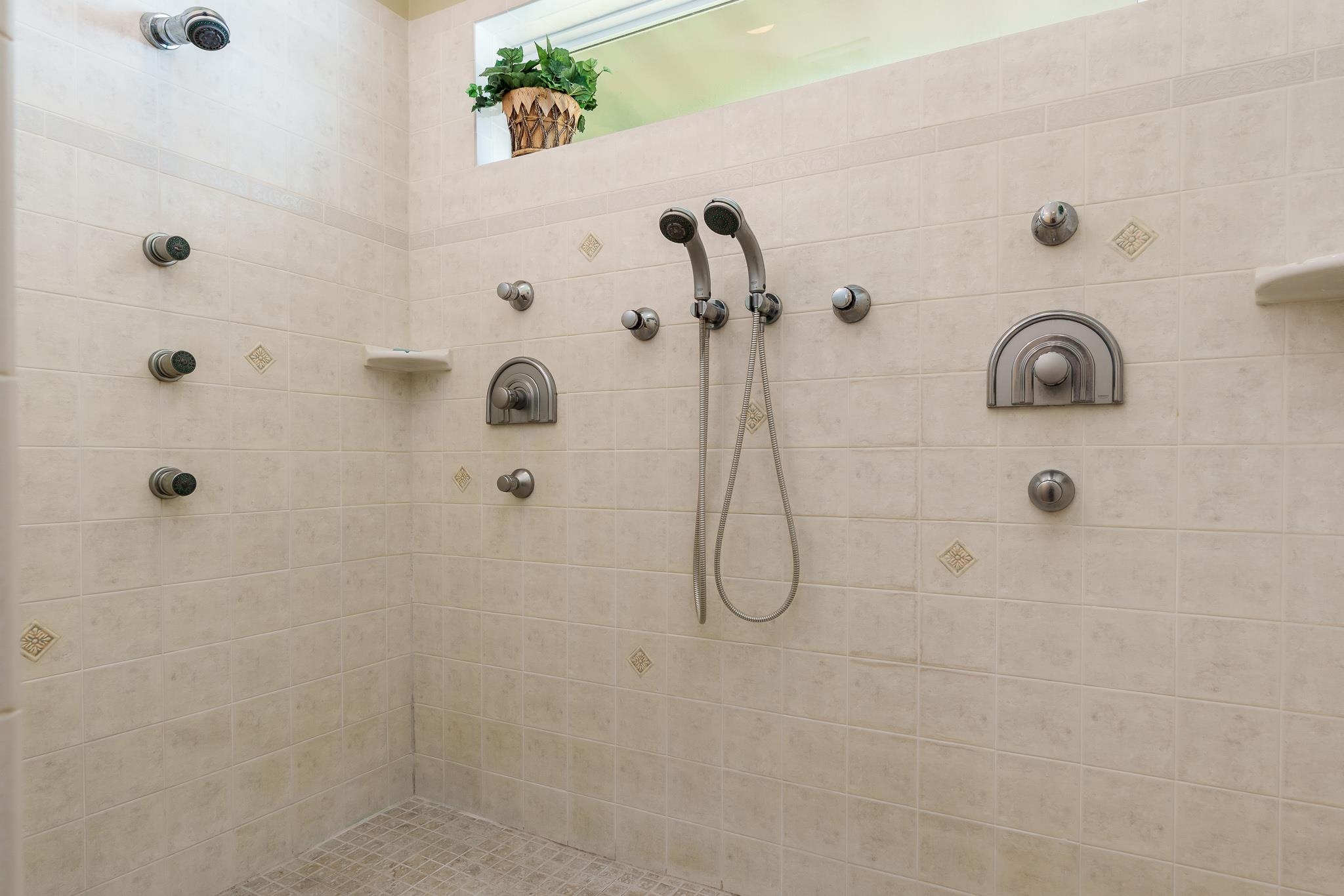 Rockford, Illinois 61108, United States, 3 Bedrooms Bedrooms, ,3 BathroomsBathrooms,Residential,Pending,208375