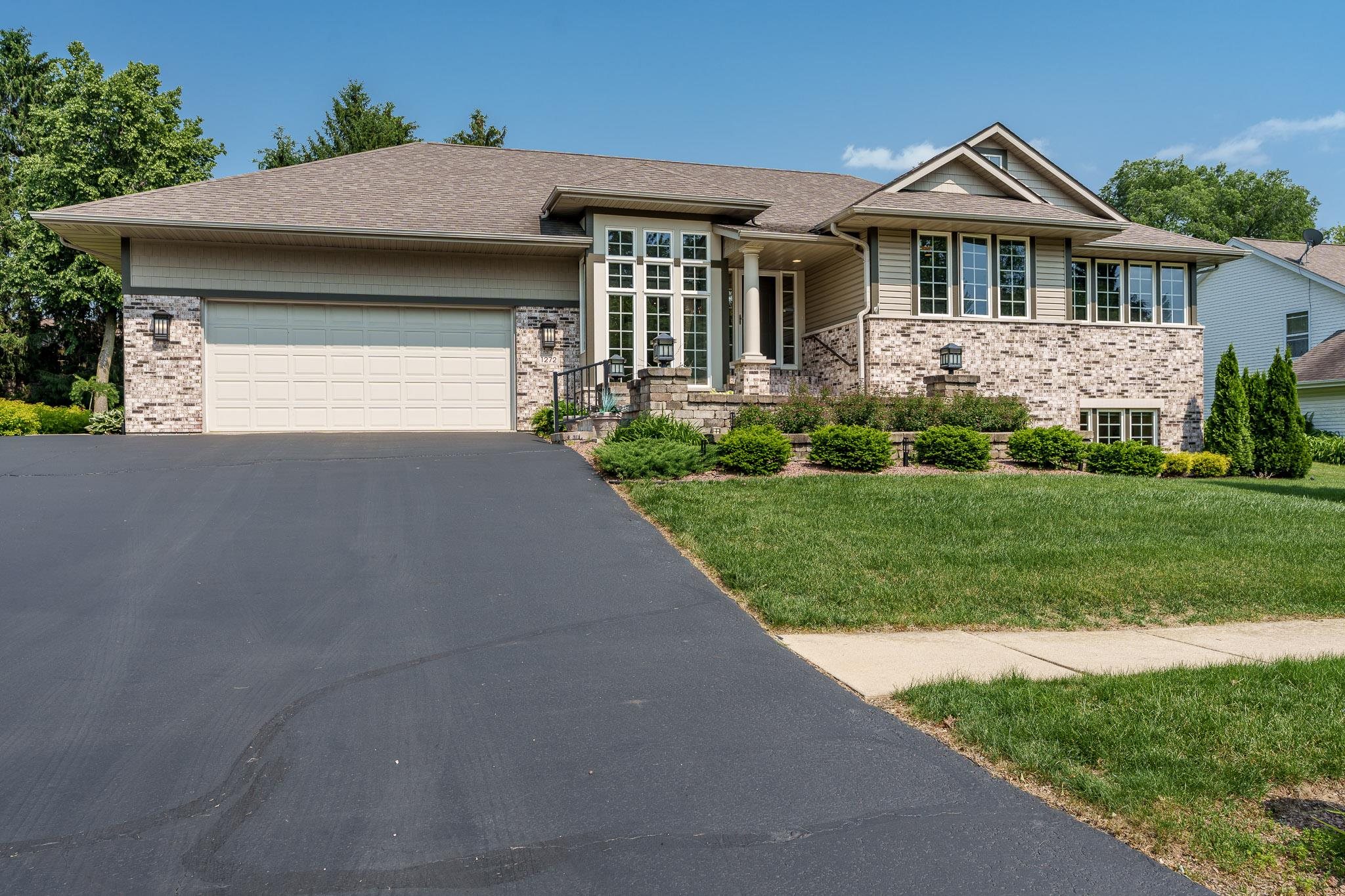 Rockford, Illinois 61108, United States, 3 Bedrooms Bedrooms, ,3 BathroomsBathrooms,Residential,Pending,208375