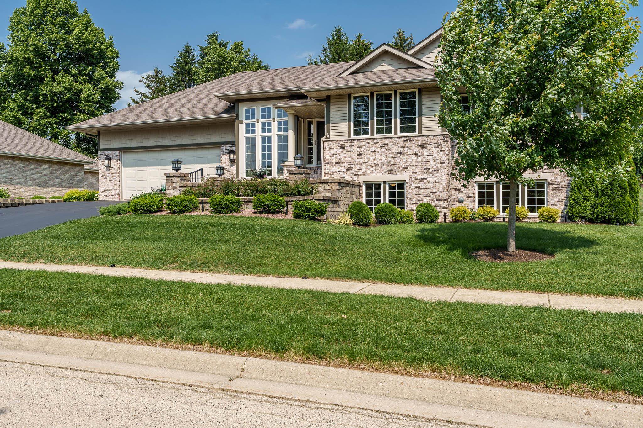 Rockford, Illinois 61108, United States, 3 Bedrooms Bedrooms, ,3 BathroomsBathrooms,Residential,Pending,208375