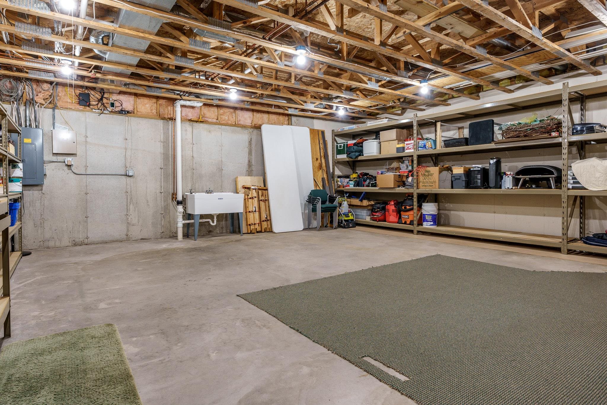 Rockford, Illinois 61108, United States, 3 Bedrooms Bedrooms, ,3 BathroomsBathrooms,Residential,Pending,208375