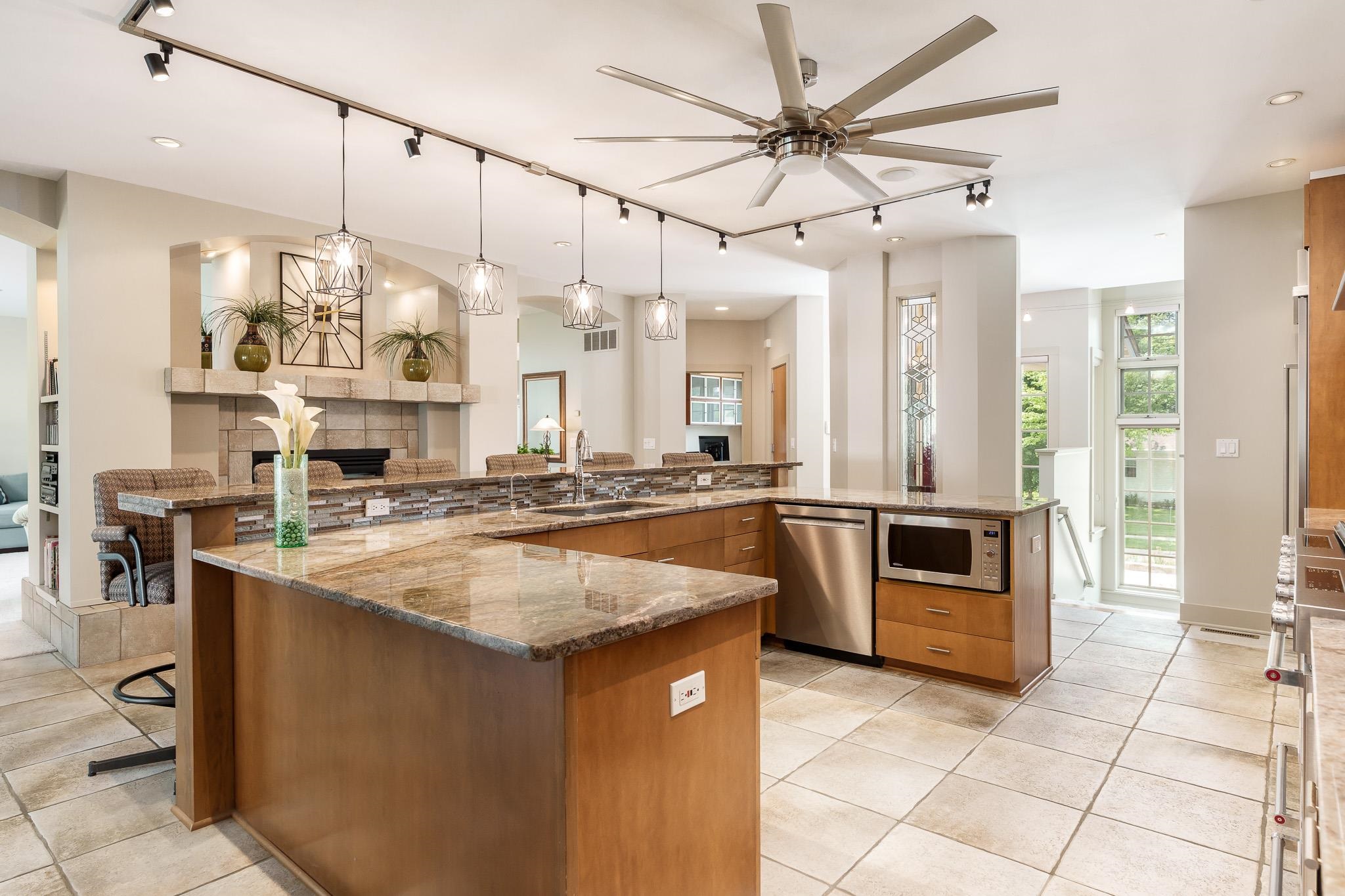 Rockford, Illinois 61108, United States, 3 Bedrooms Bedrooms, ,3 BathroomsBathrooms,Residential,Pending,208375