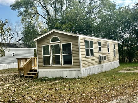 Mobile Home For Sale - LOT 14 Manor Court<br/> Carroll County, MOUNT CARROLL, IL 61053