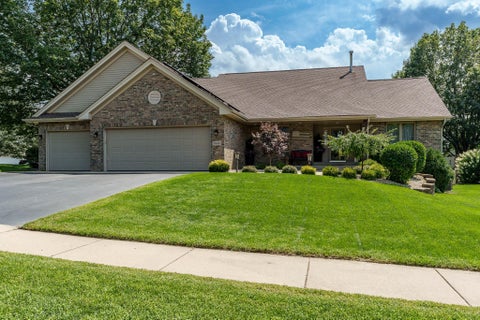 Homes For Sale - 5949 Deerwood Court<br/> ROSCOE, IL 61073