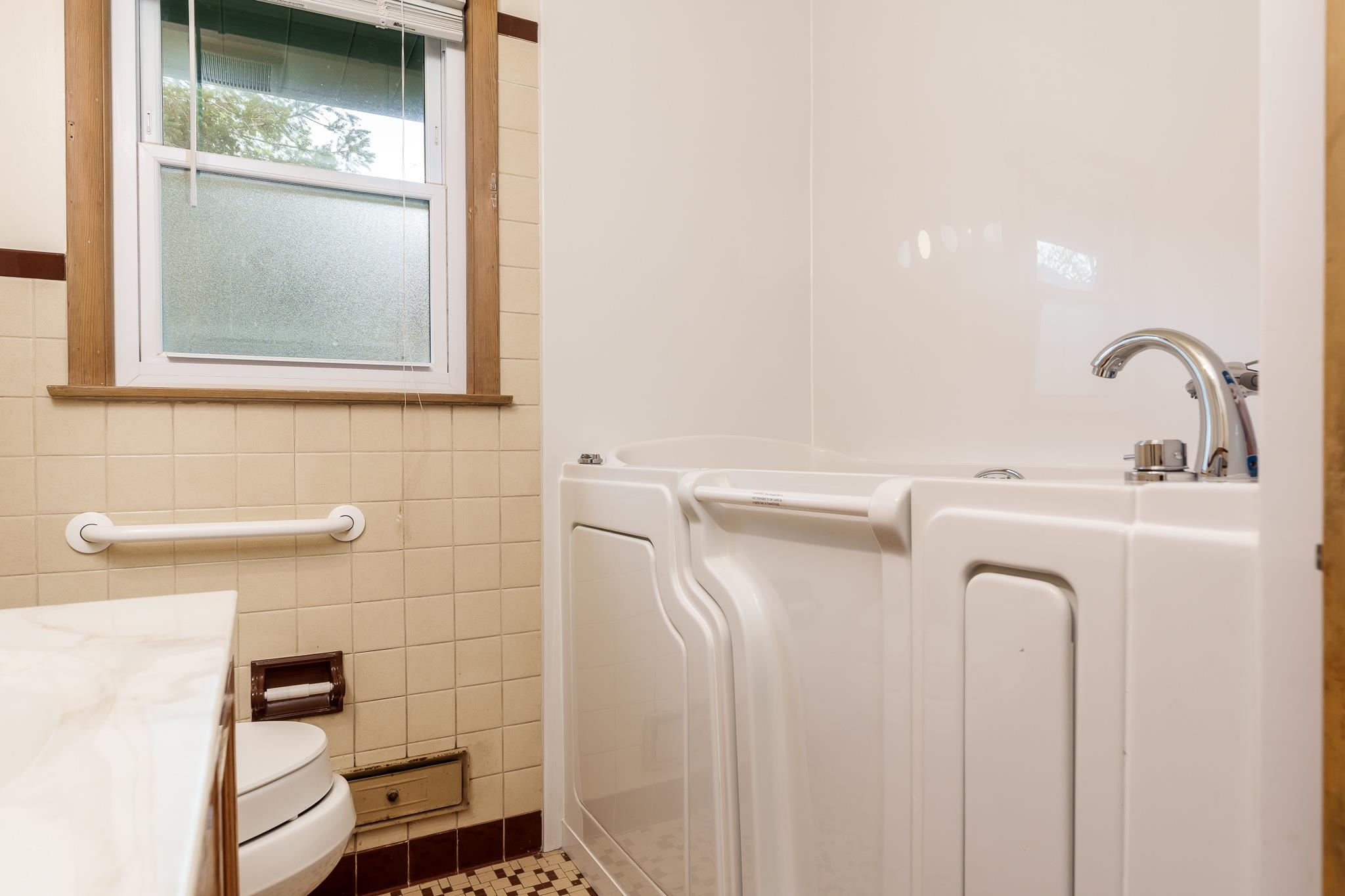 Rockford, Illinois 61107, United States, 2 Bedrooms Bedrooms, ,2 BathroomsBathrooms,Residential,Pending,131715