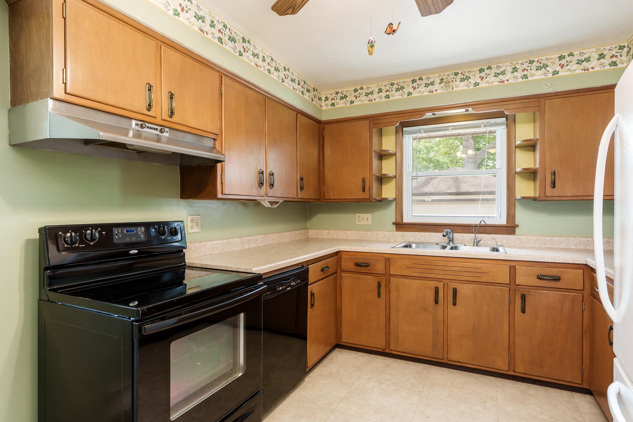 Rockford, Illinois 61107, United States, 2 Bedrooms Bedrooms, ,2 BathroomsBathrooms,Residential,Pending,131715