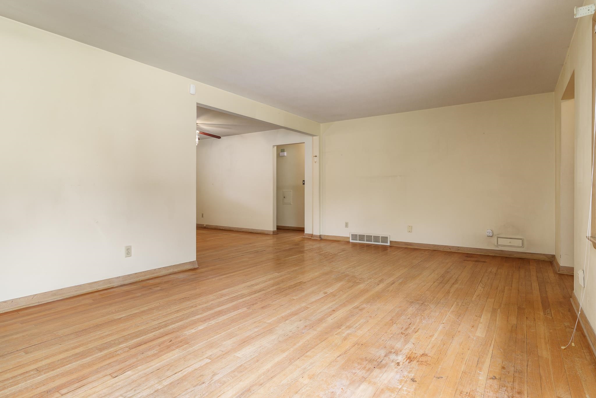 Rockford, Illinois 61107, United States, 2 Bedrooms Bedrooms, ,2 BathroomsBathrooms,Residential,Pending,131715