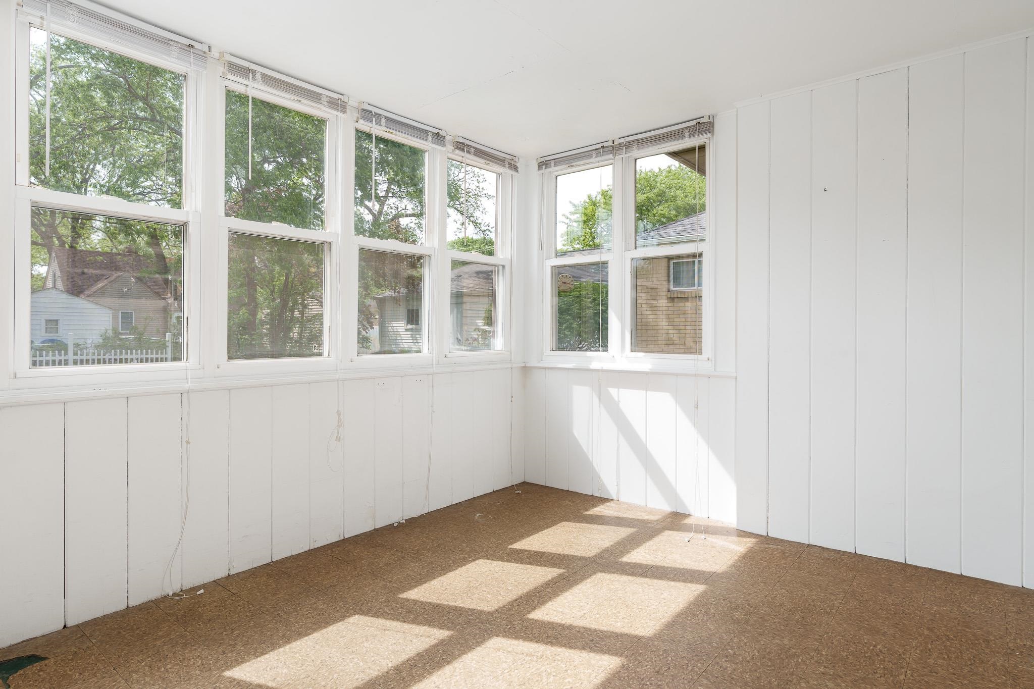 Rockford, Illinois 61107, United States, 2 Bedrooms Bedrooms, ,2 BathroomsBathrooms,Residential,Pending,131715