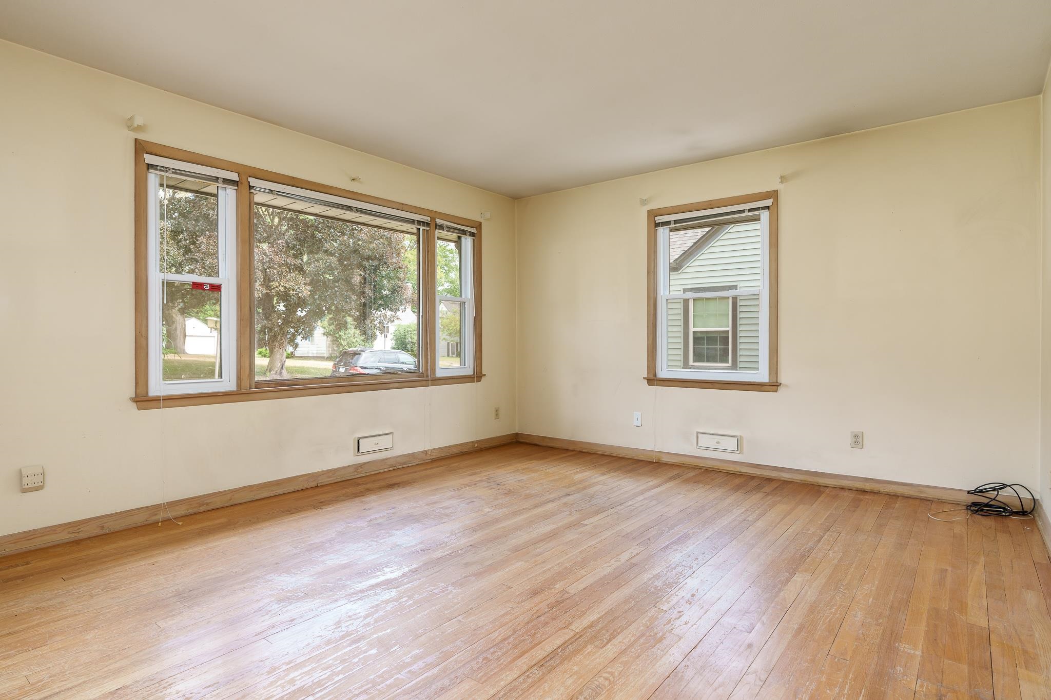 Rockford, Illinois 61107, United States, 2 Bedrooms Bedrooms, ,2 BathroomsBathrooms,Residential,Pending,131715