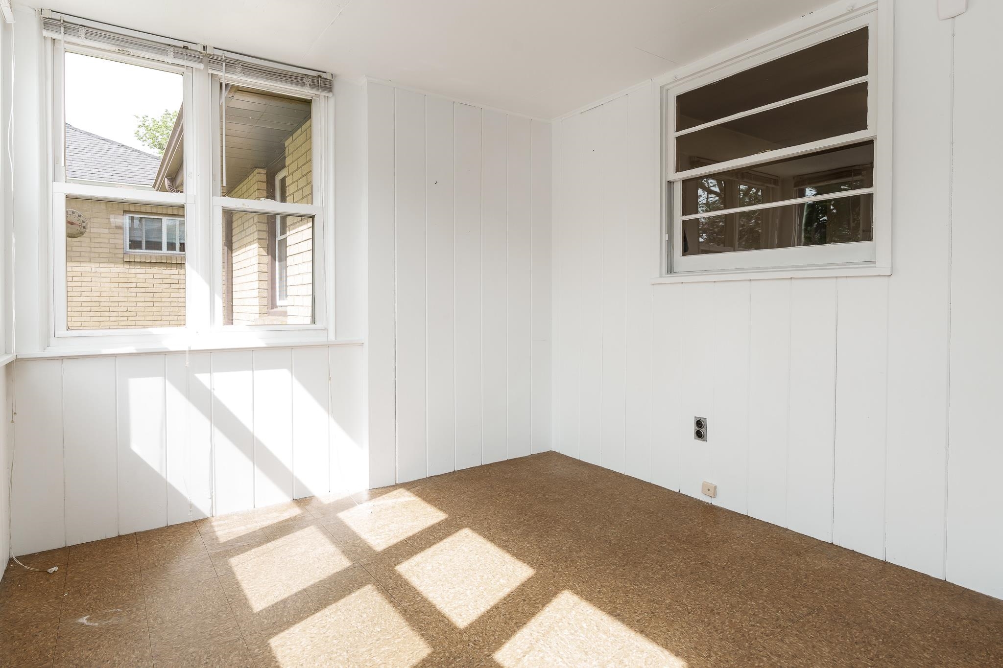 Rockford, Illinois 61107, United States, 2 Bedrooms Bedrooms, ,2 BathroomsBathrooms,Residential,Pending,131715