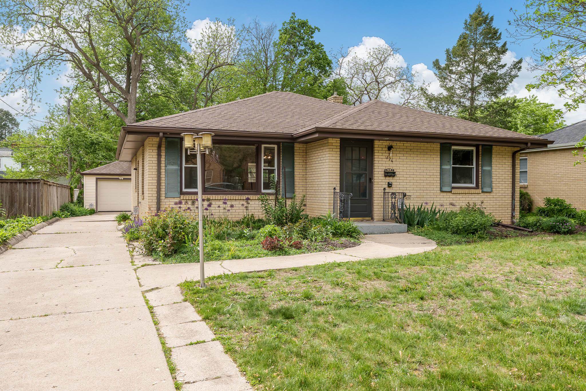 Rockford, Illinois 61107, United States, 2 Bedrooms Bedrooms, ,2 BathroomsBathrooms,Residential,Pending,131715