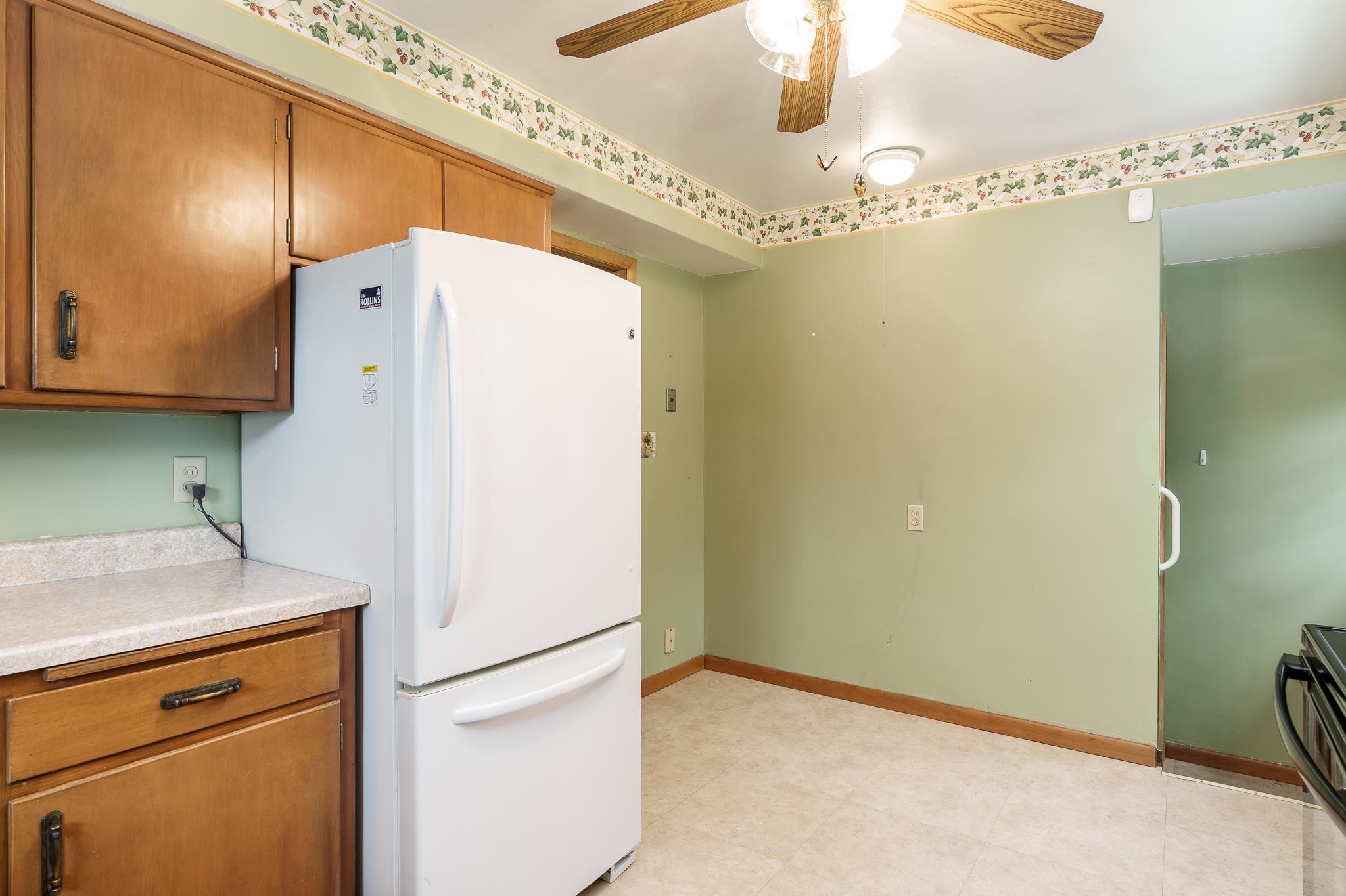 Rockford, Illinois 61107, United States, 2 Bedrooms Bedrooms, ,2 BathroomsBathrooms,Residential,Pending,131715