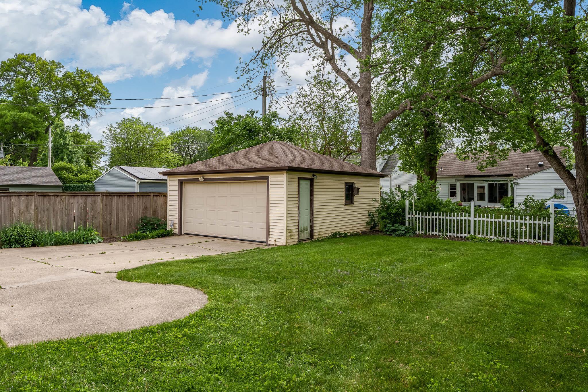 Rockford, Illinois 61107, United States, 2 Bedrooms Bedrooms, ,2 BathroomsBathrooms,Residential,Pending,131715