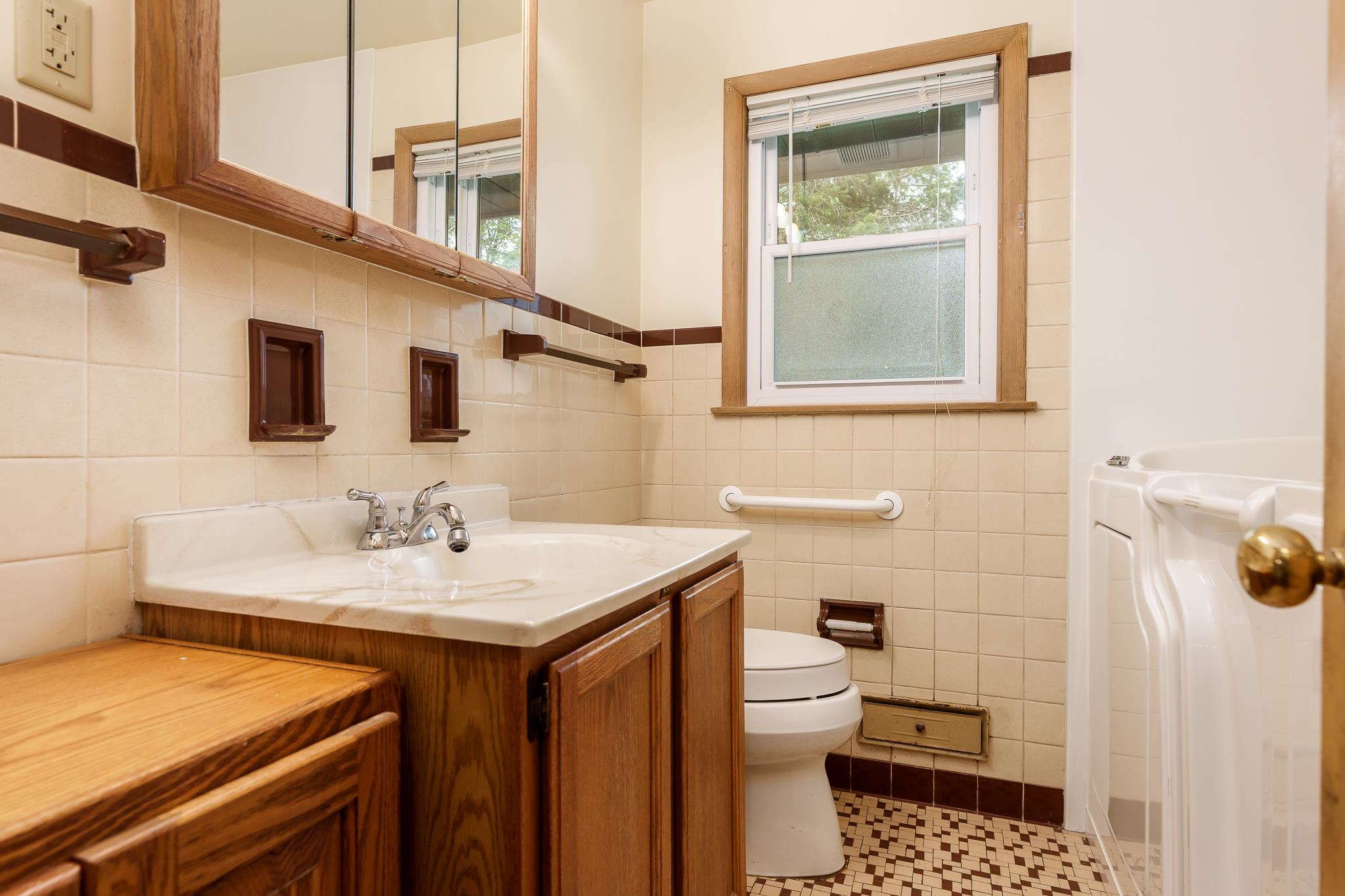 Rockford, Illinois 61107, United States, 2 Bedrooms Bedrooms, ,2 BathroomsBathrooms,Residential,Pending,131715