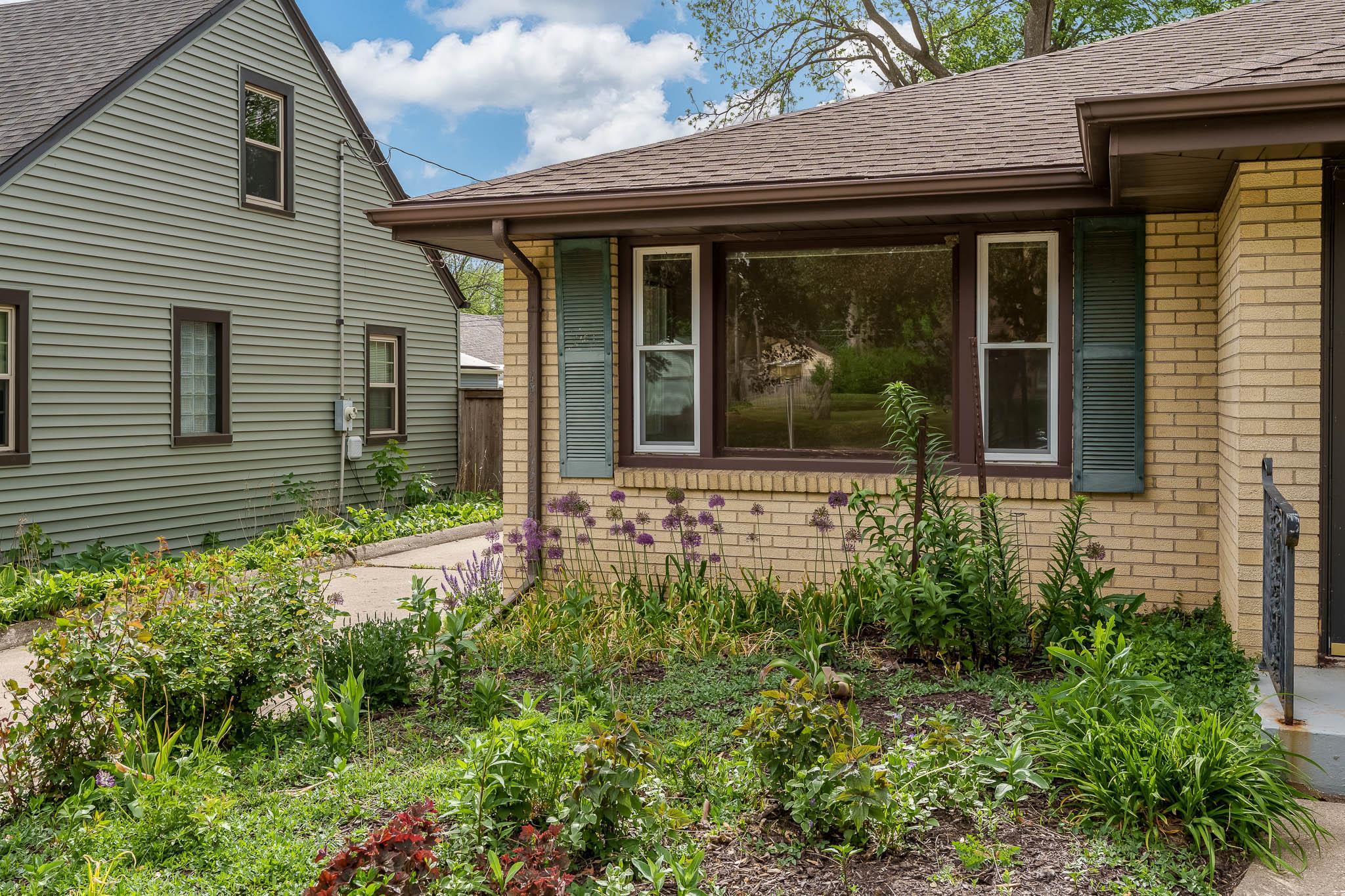 Rockford, Illinois 61107, United States, 2 Bedrooms Bedrooms, ,2 BathroomsBathrooms,Residential,Pending,131715