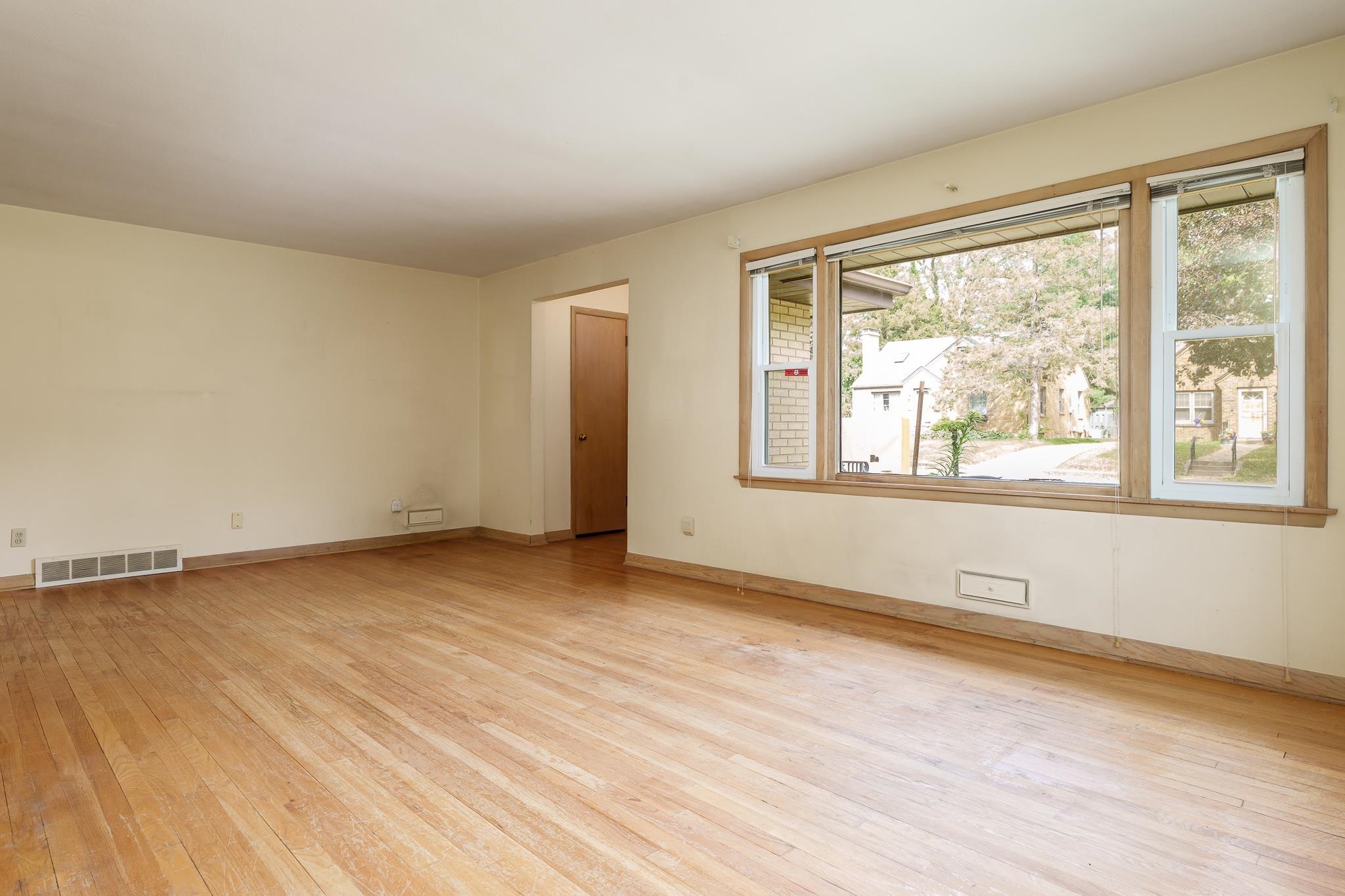 Rockford, Illinois 61107, United States, 2 Bedrooms Bedrooms, ,2 BathroomsBathrooms,Residential,Pending,131715