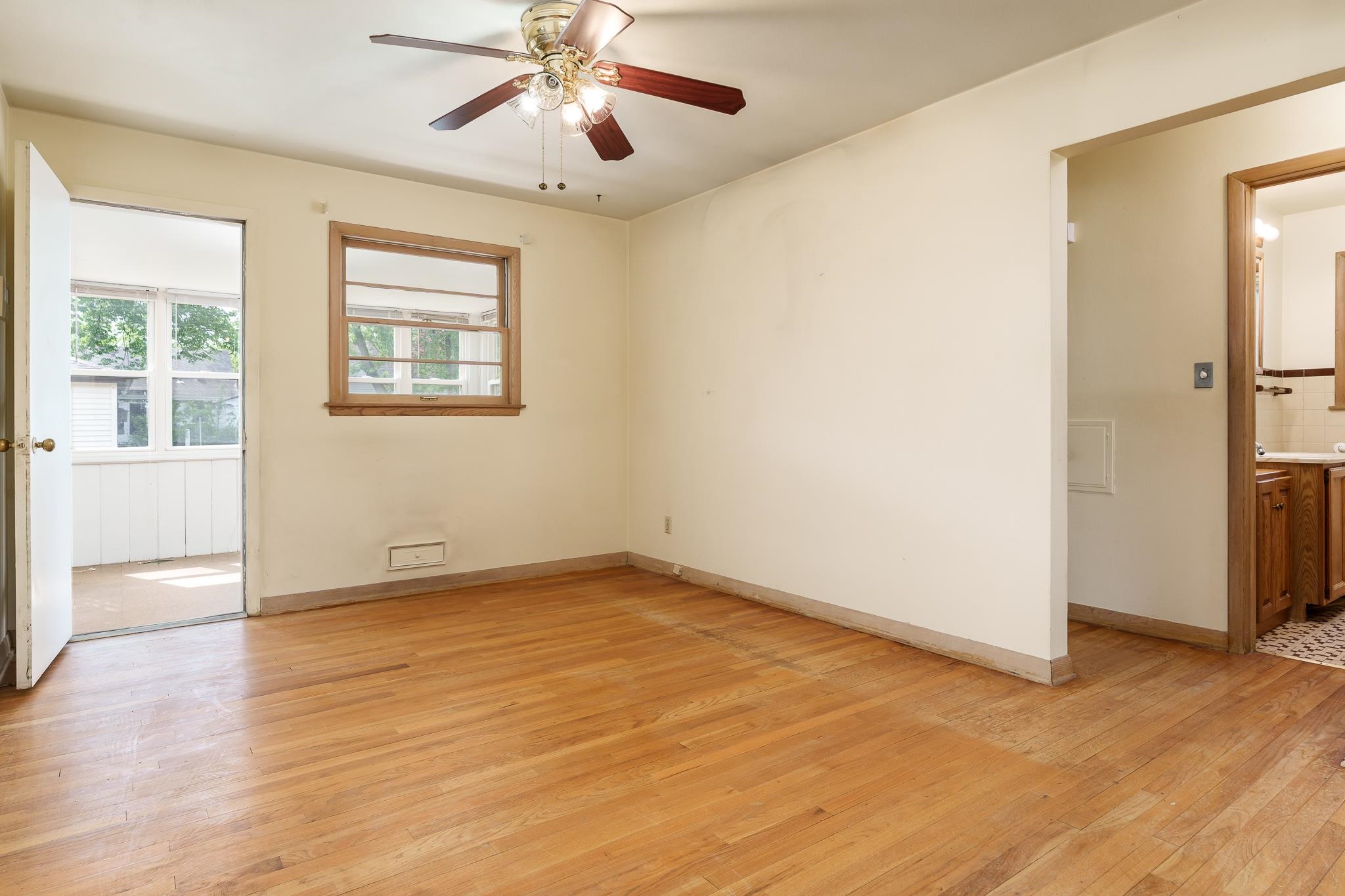 Rockford, Illinois 61107, United States, 2 Bedrooms Bedrooms, ,2 BathroomsBathrooms,Residential,Pending,131715