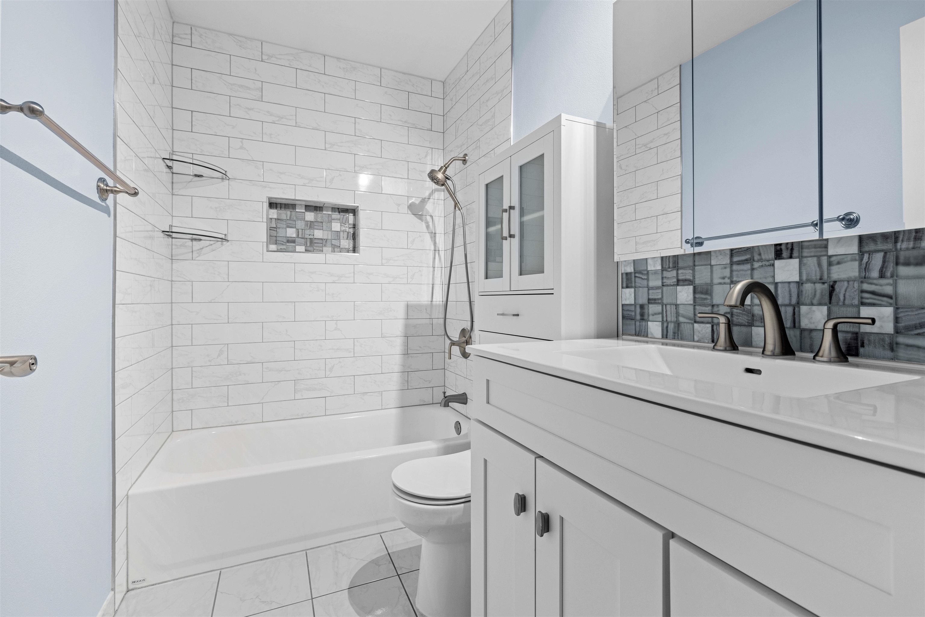 Rockford, Illinois 61107, United States, 2 Bedrooms Bedrooms, ,2 BathroomsBathrooms,Residential,Pending,69890