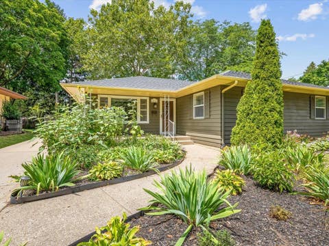 Homes For Sale - 2331 Richard Avenue<br/> ROCKFORD, IL 61108