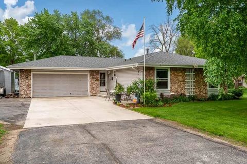Homes For Sale - 10029 Debbie Lane<br/> MACHESNEY PARK, IL 61115