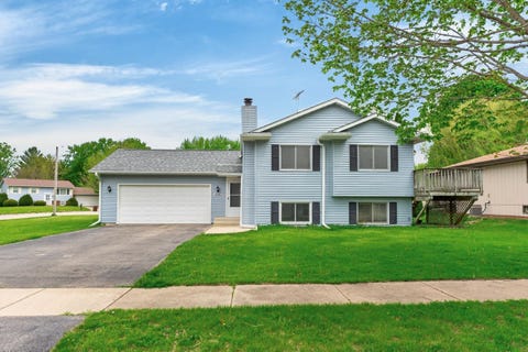Homes For Sale - 3052 Breezeway Drive<br/> ROCKFORD, IL 61109