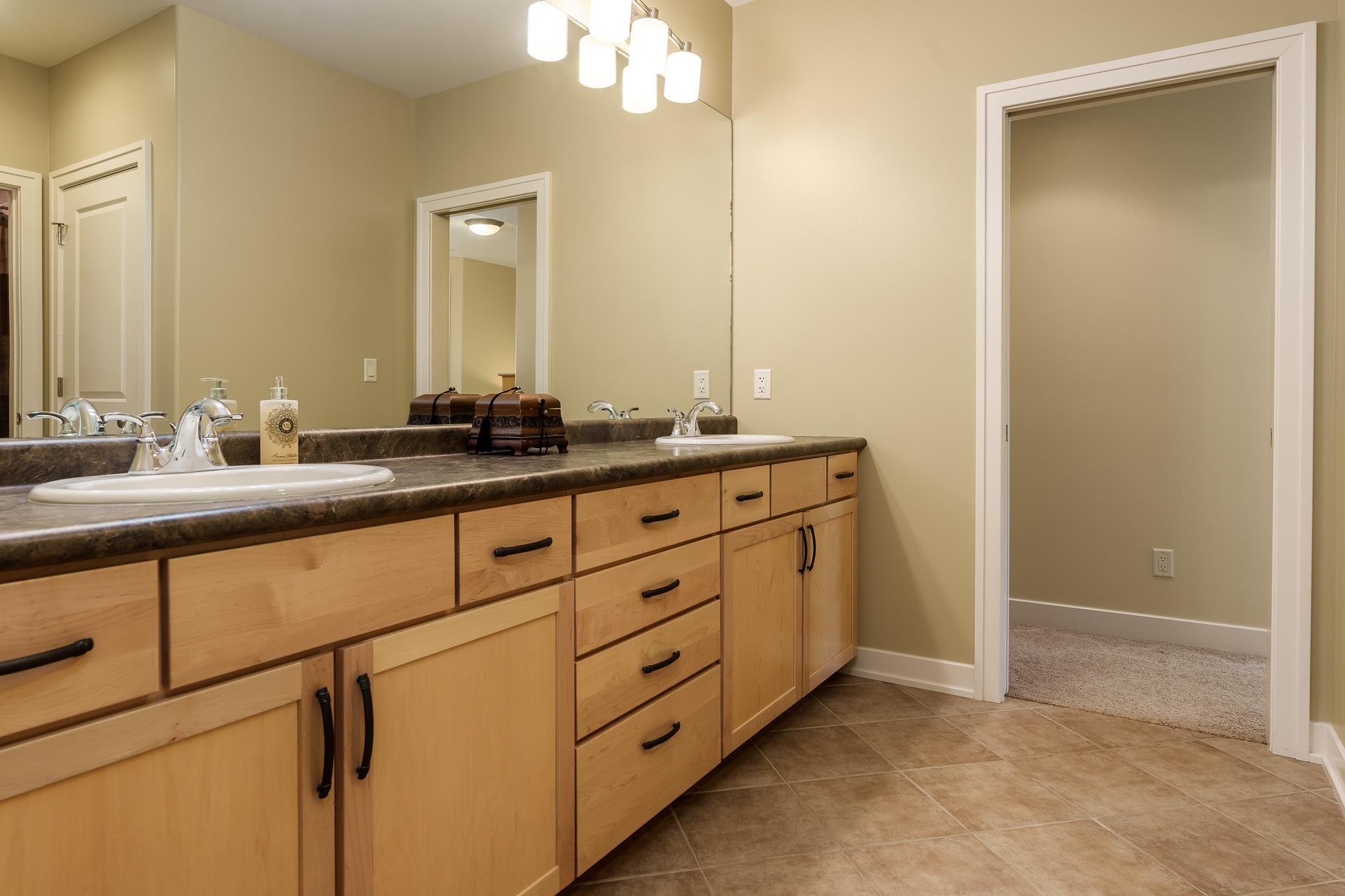 Rockford, Illinois 61114, United States, 5 Bedrooms Bedrooms, ,5 BathroomsBathrooms,Residential,Pending,58716