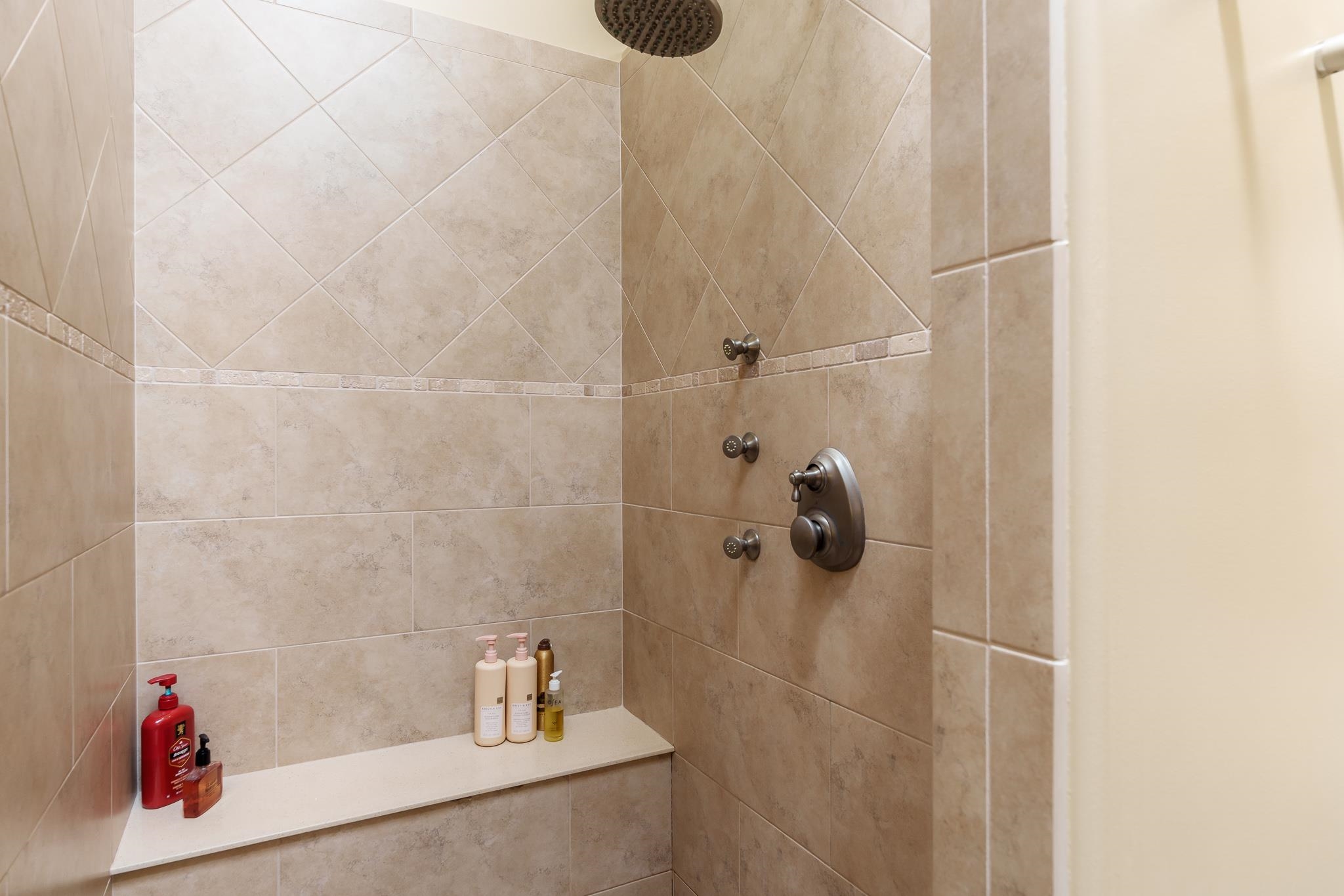 Rockford, Illinois 61114, United States, 5 Bedrooms Bedrooms, ,5 BathroomsBathrooms,Residential,Pending,58716