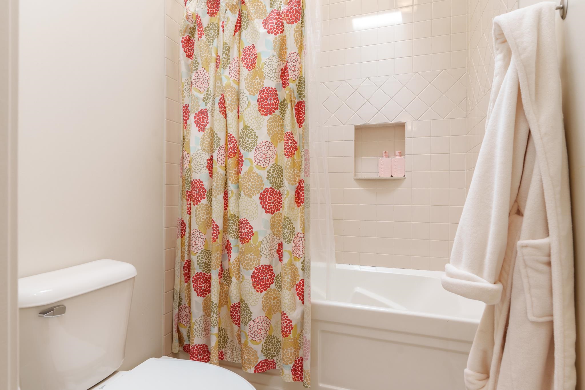 Rockford, Illinois 61114, United States, 5 Bedrooms Bedrooms, ,5 BathroomsBathrooms,Residential,Pending,58716