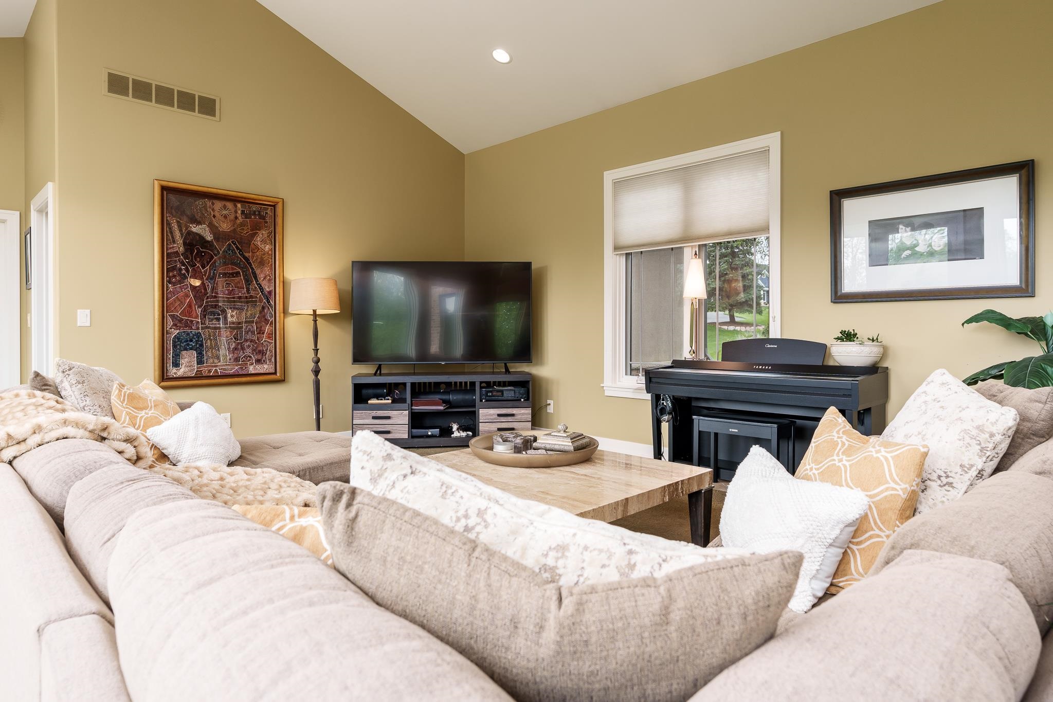 Rockford, Illinois 61114, United States, 5 Bedrooms Bedrooms, ,5 BathroomsBathrooms,Residential,Pending,58716