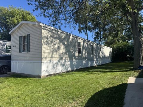 Mobile Home For Sale - 5331 Quartz Drive<br/> LOVES PARK, IL 61111