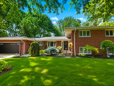 Homes For Sale - 1604 Sprucewood Dr<br/> Winnebago County, ROCKFORD, IL 61107