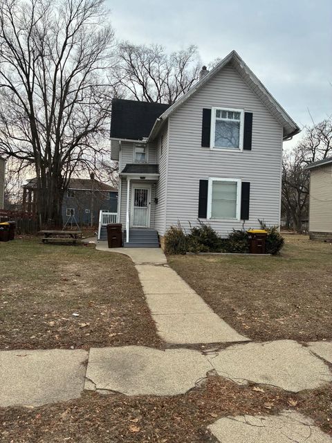 Multifamily For Sale - 1427 20 Avenue<br/> Winnebago County, ROCKFORD, IL 61104