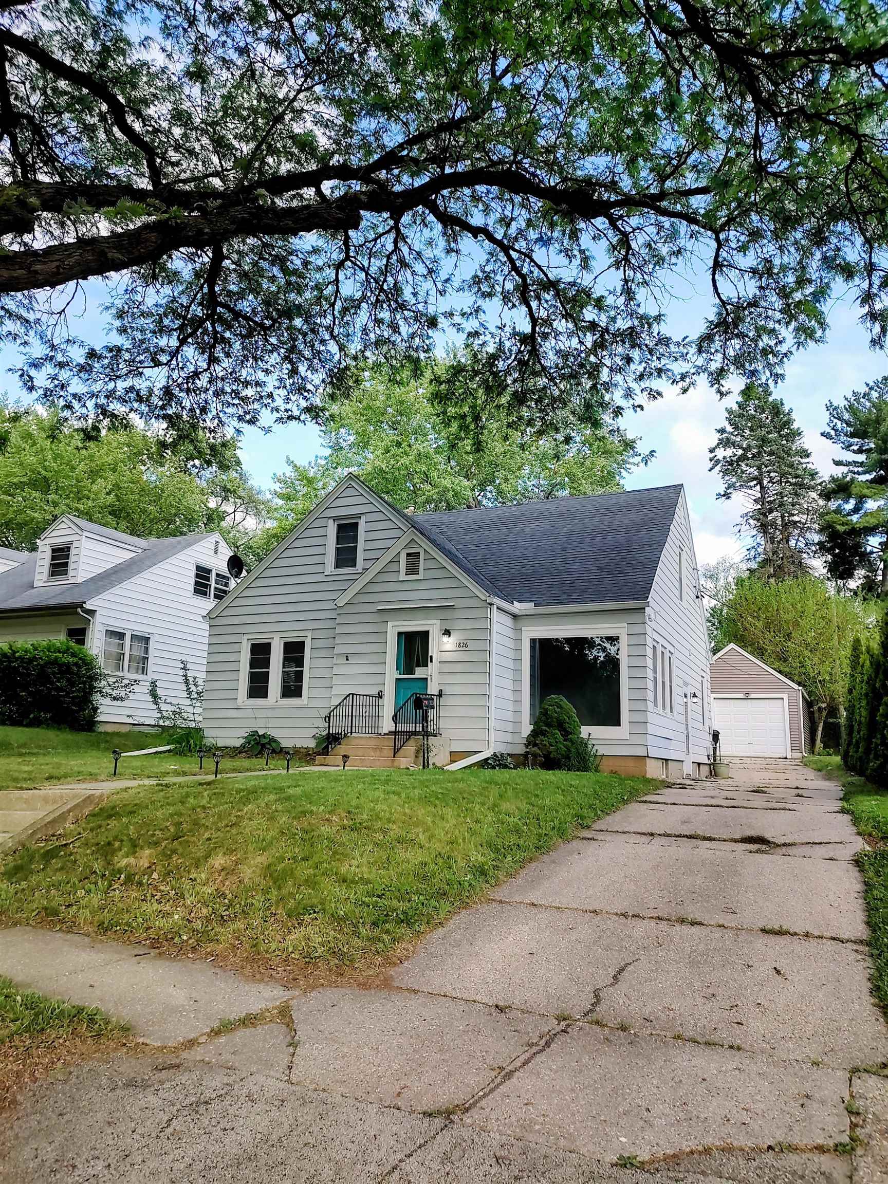 Photo 1 of 24 — 1826 Ohio Parkway, ROCKFORD, IL 61108