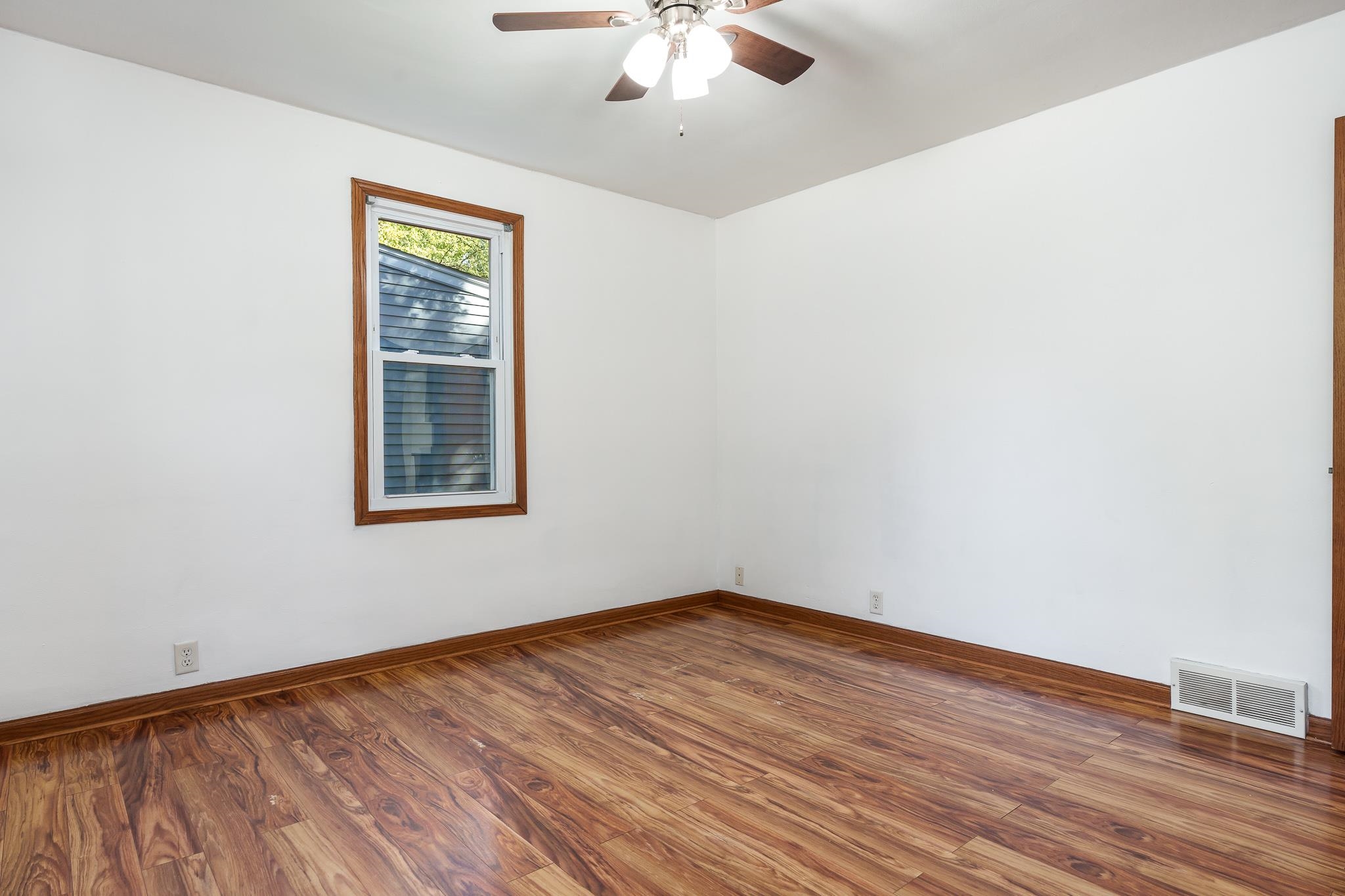 Loves Park, Illinois 61111, United States, 3 Bedrooms Bedrooms, ,2 BathroomsBathrooms,Residential,Pending,41358