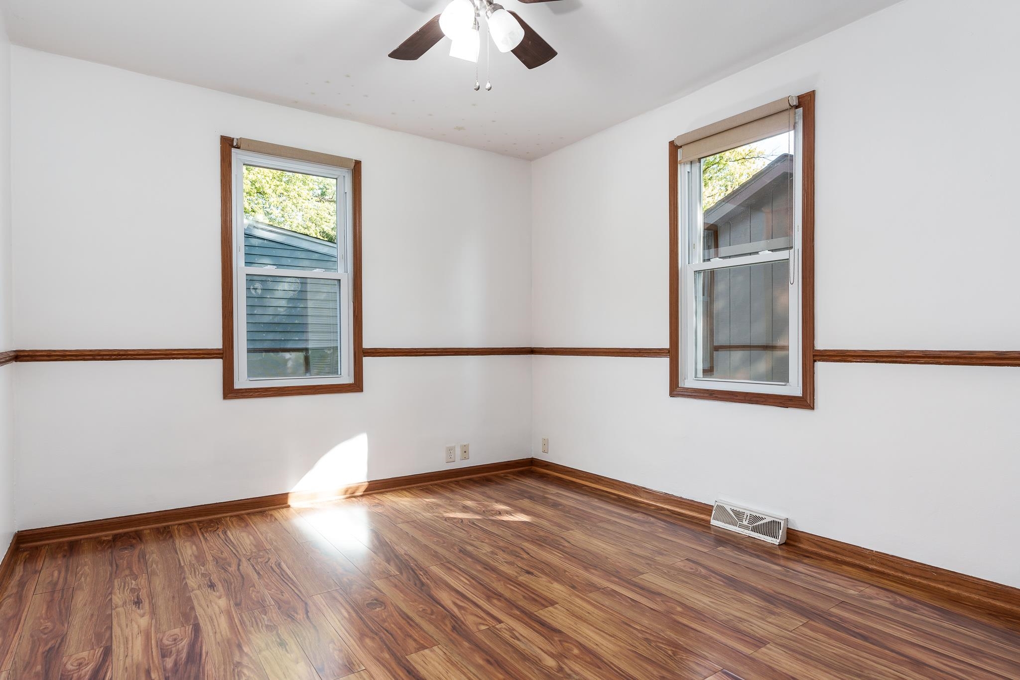 Loves Park, Illinois 61111, United States, 3 Bedrooms Bedrooms, ,2 BathroomsBathrooms,Residential,Pending,41358