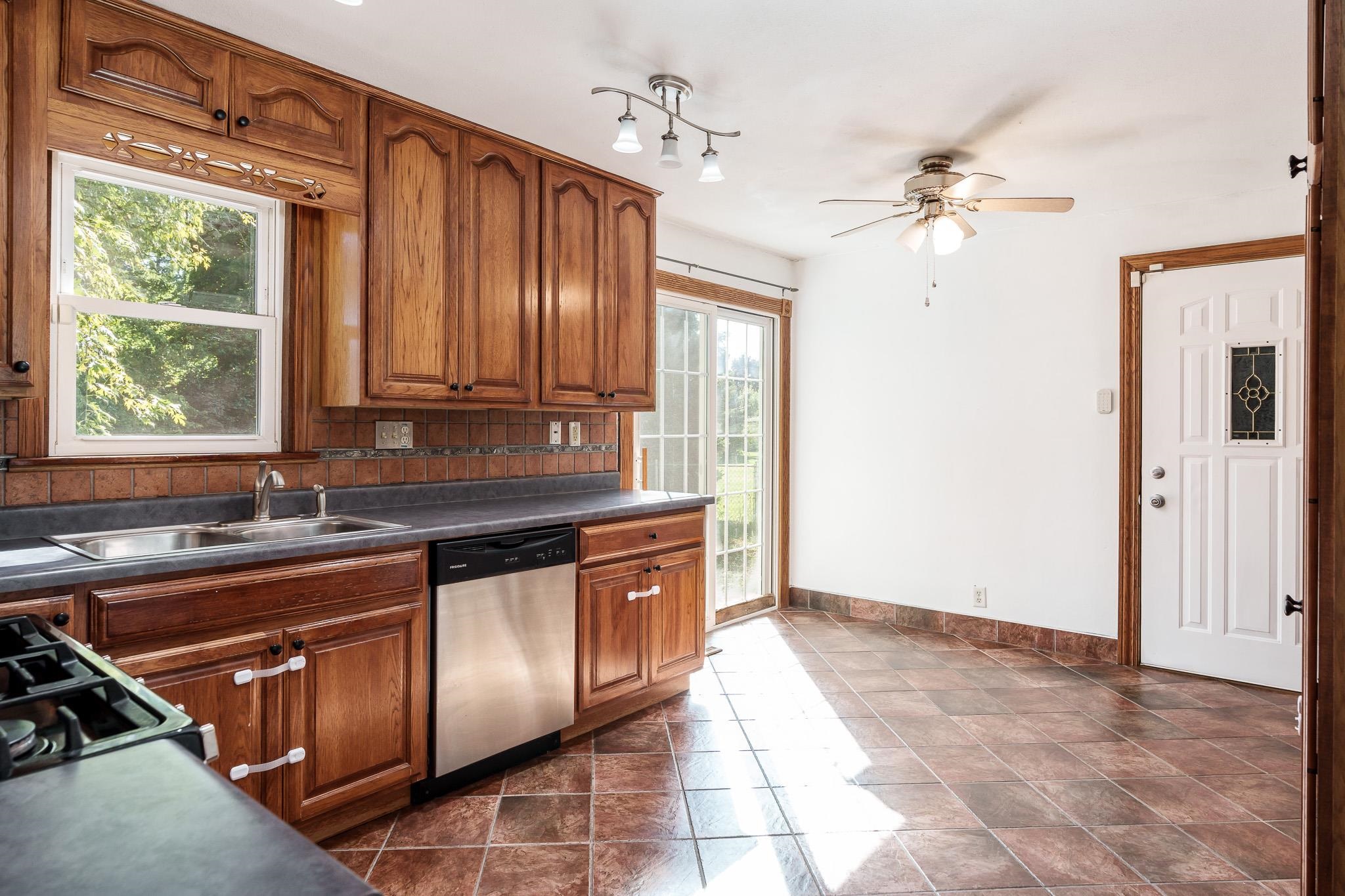 Loves Park, Illinois 61111, United States, 3 Bedrooms Bedrooms, ,2 BathroomsBathrooms,Residential,Pending,41358