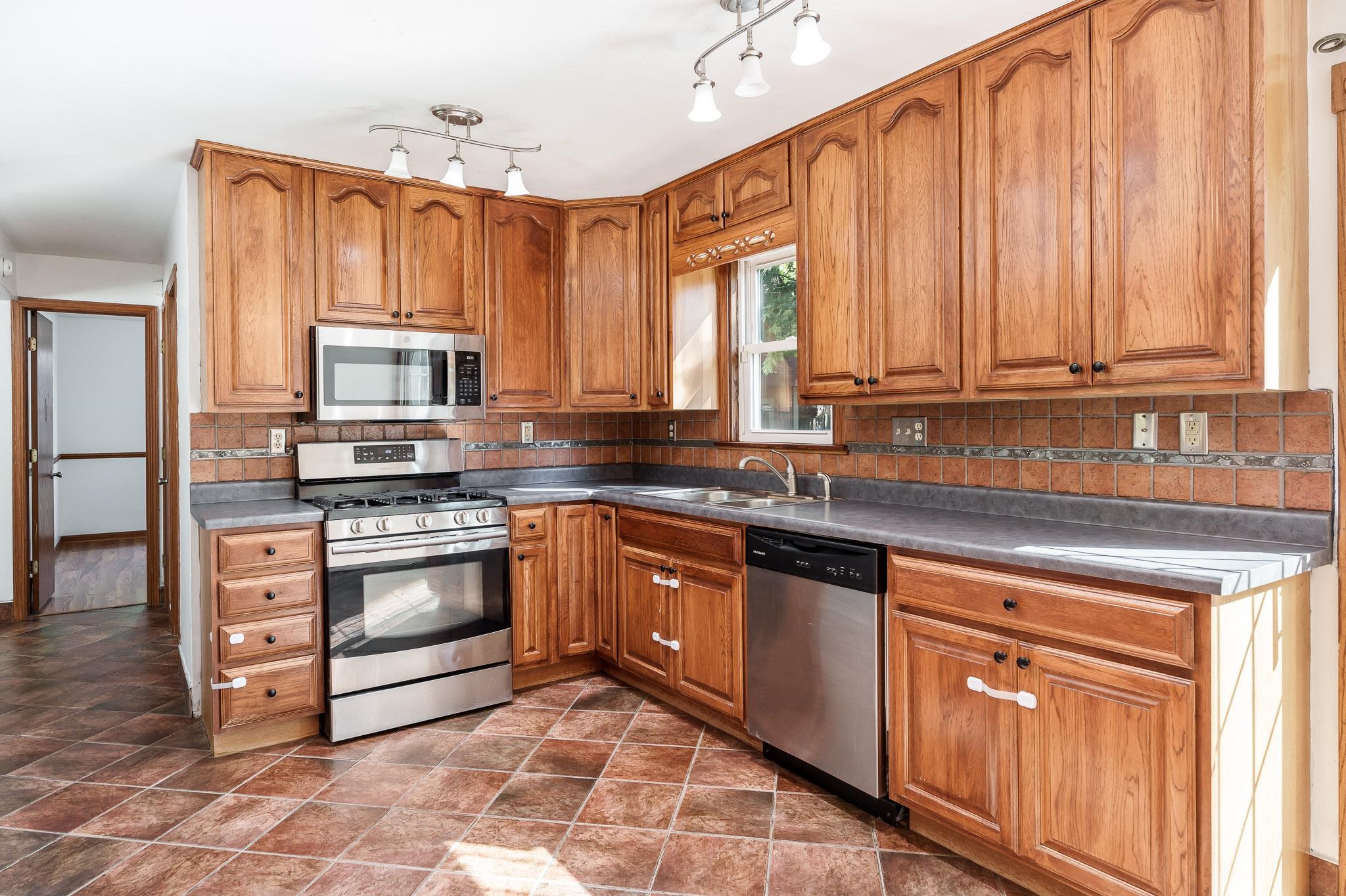 Loves Park, Illinois 61111, United States, 3 Bedrooms Bedrooms, ,2 BathroomsBathrooms,Residential,Pending,41358