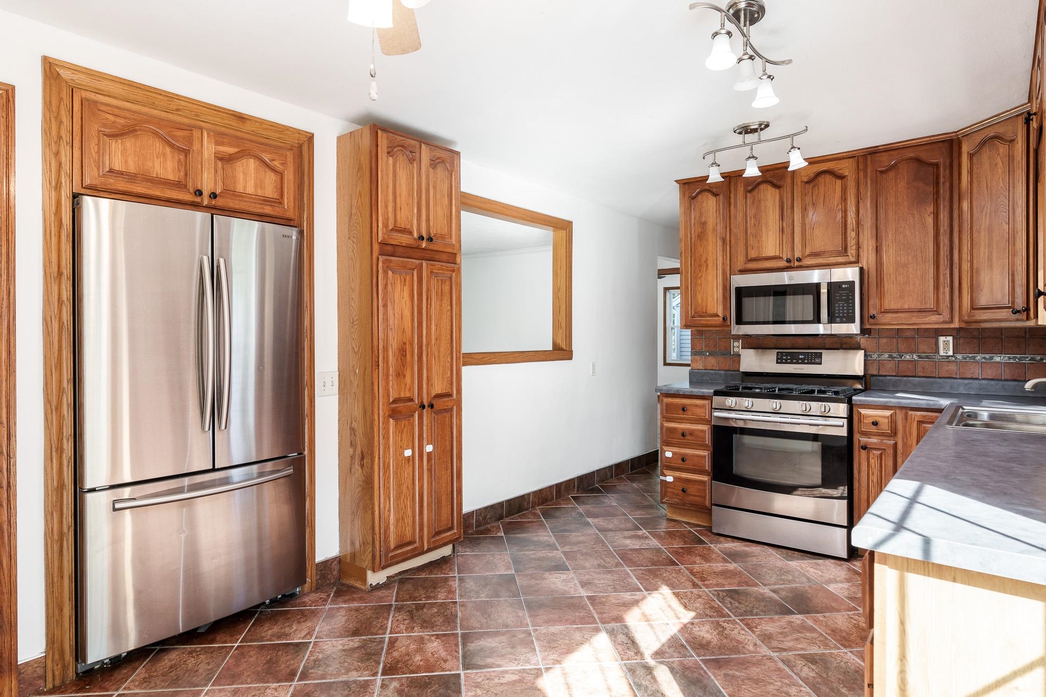 Loves Park, Illinois 61111, United States, 3 Bedrooms Bedrooms, ,2 BathroomsBathrooms,Residential,Pending,41358