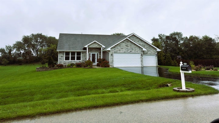 Photo 1 of 36 — 10175 Creek Ridge Trail, BELVIDERE, IL 61008