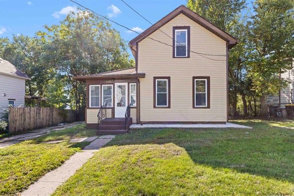 320 LINCOLN AVE, ROCKFORD, IL 61102 - Image 88236b41497715afbed1cf1cef112ea2/791005624
