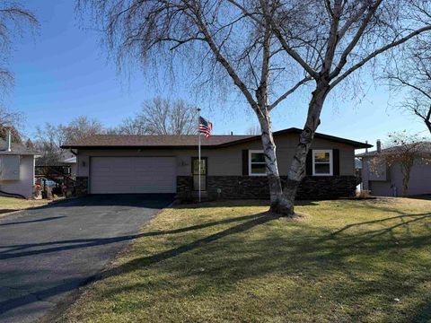 Homes For Sale - 2173 Eagle Drive<br/> FREEPORT, IL 61032