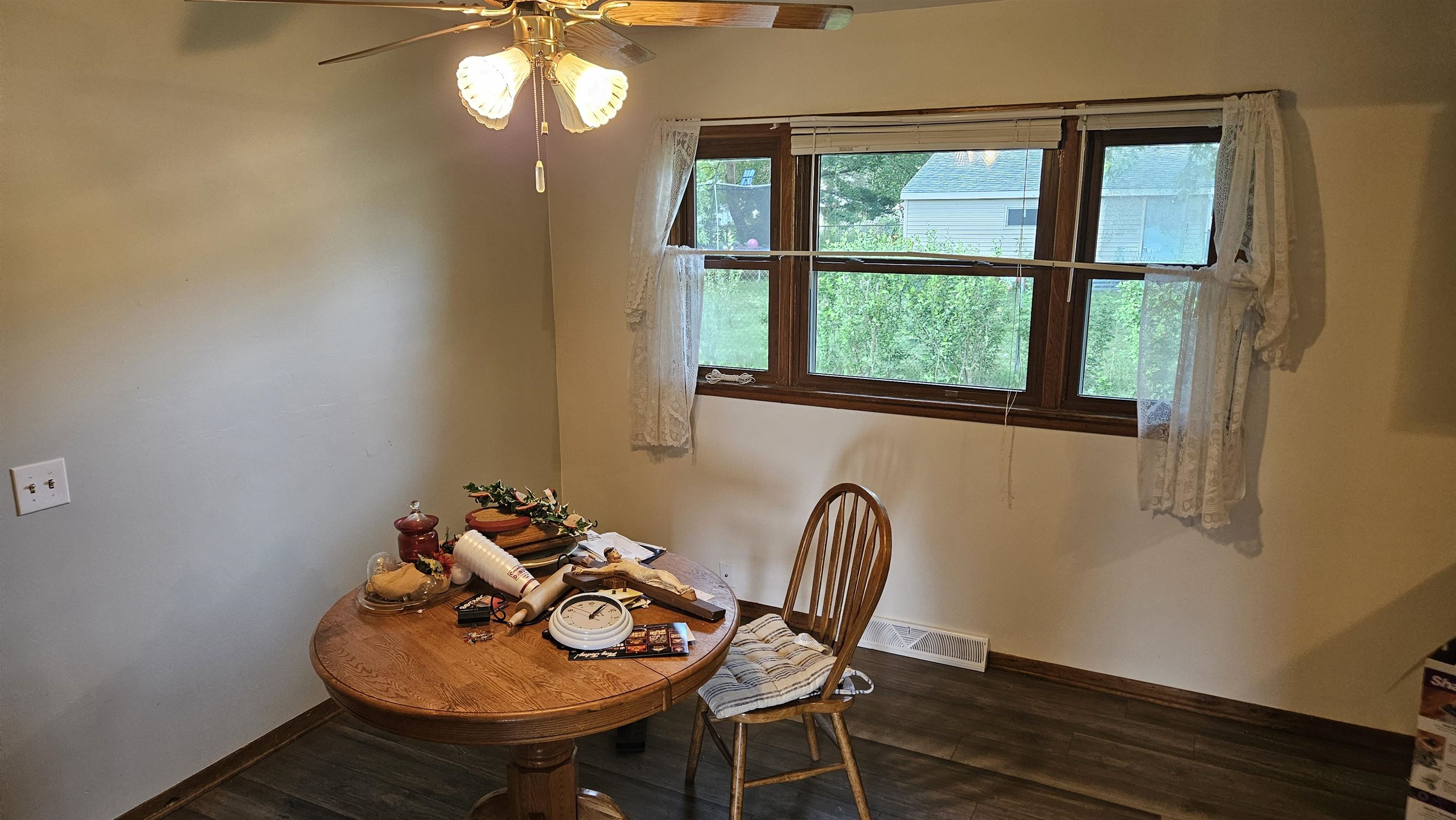 Belvidere, Illinois 61008, United States, 4 Bedrooms Bedrooms, ,2 BathroomsBathrooms,Residential,Active,164413