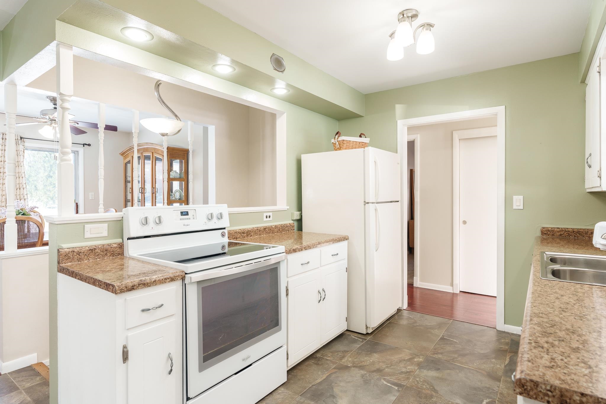 Rockford, Illinois 61108, United States, 2 Bedrooms Bedrooms, ,1 BathroomBathrooms,Residential,Pending,866