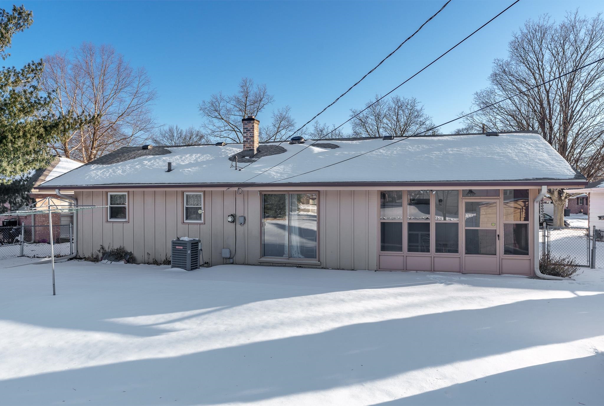 Rockford, Illinois 61108, United States, 2 Bedrooms Bedrooms, ,1 BathroomBathrooms,Residential,Pending,866