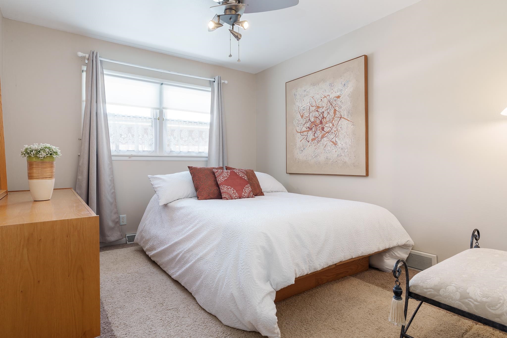 Rockford, Illinois 61108, United States, 2 Bedrooms Bedrooms, ,1 BathroomBathrooms,Residential,Pending,866