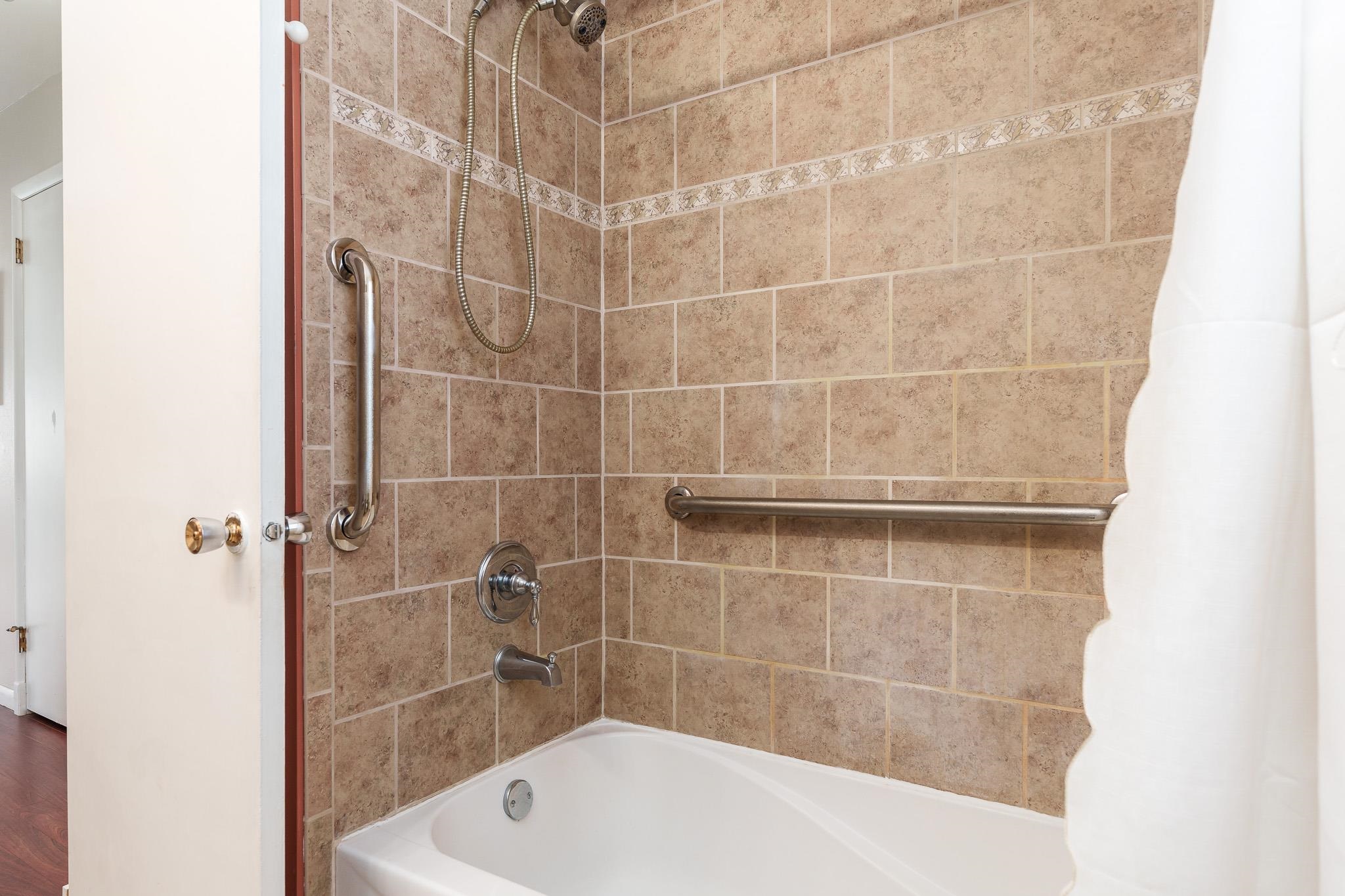 Rockford, Illinois 61108, United States, 2 Bedrooms Bedrooms, ,1 BathroomBathrooms,Residential,Pending,866