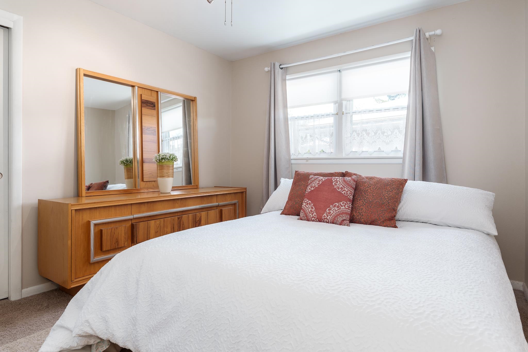 Rockford, Illinois 61108, United States, 2 Bedrooms Bedrooms, ,1 BathroomBathrooms,Residential,Pending,866