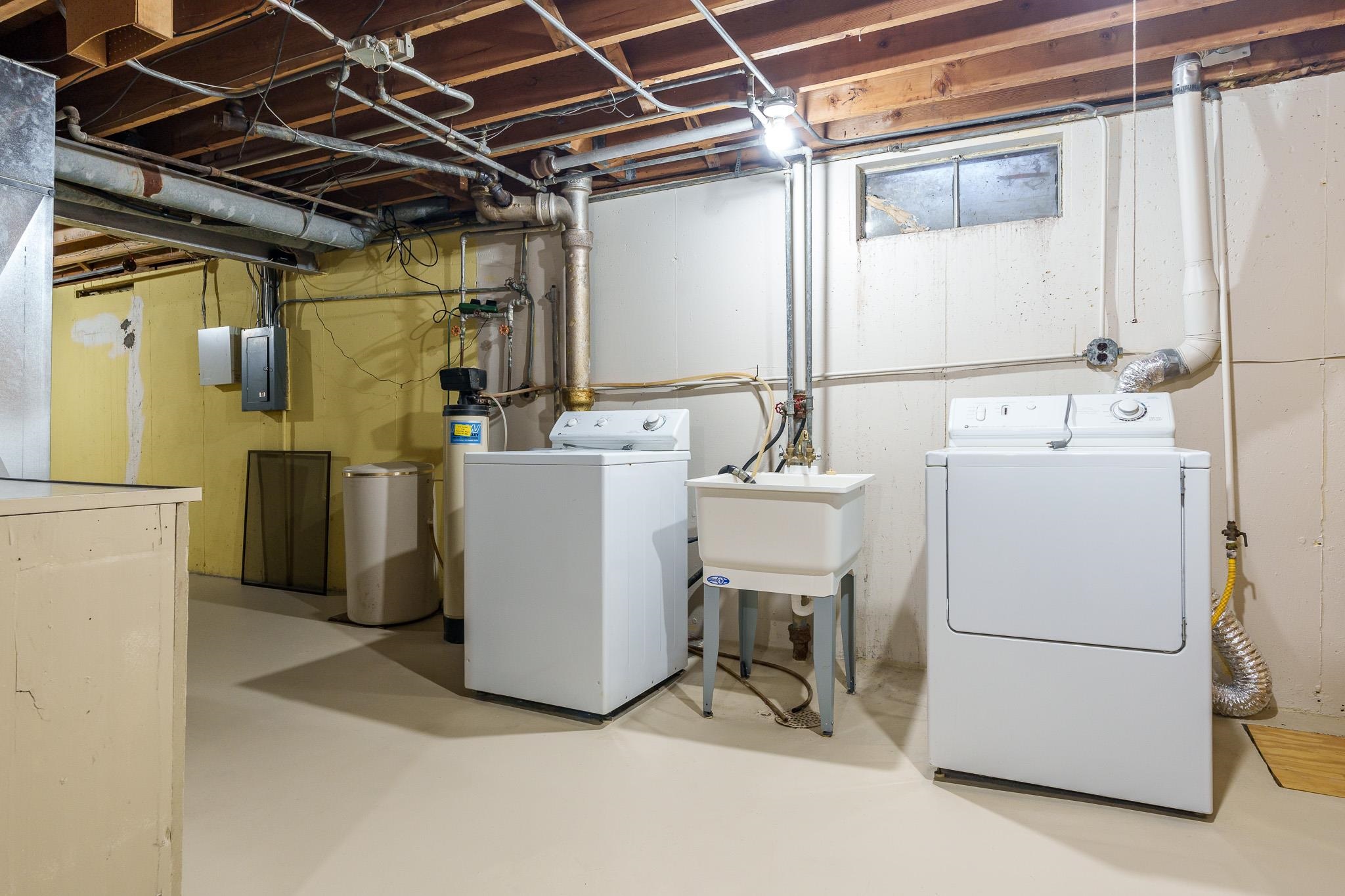 Rockford, Illinois 61108, United States, 2 Bedrooms Bedrooms, ,1 BathroomBathrooms,Residential,Pending,866