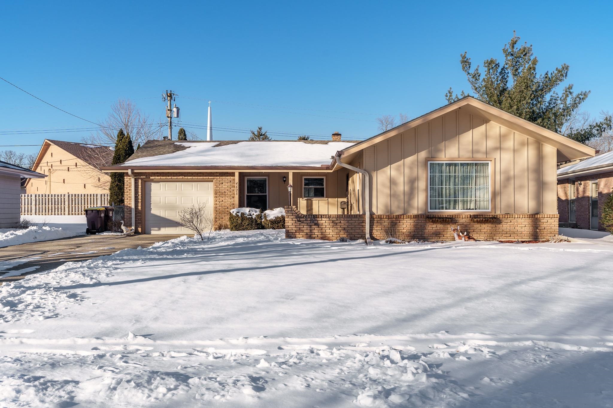 Rockford, Illinois 61108, United States, 2 Bedrooms Bedrooms, ,1 BathroomBathrooms,Residential,Pending,866